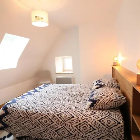 Maison De Caractere Pour 6 Pers Dans Le Cantal Avec Jardin, Cheminee, Animaux Admis - Fr-1-742-180