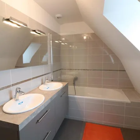 Nyaraló Maison De Caractere Pour 6 Pers Dans Le Cantal Avec Jardin, Cheminee, Animaux Admis - Fr-1-742-180 Le Monteil (Cantal)