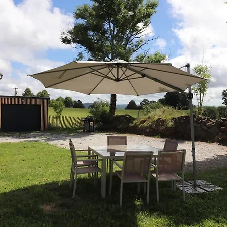 Maison De Caractere Pour 6 Pers Dans Le Cantal Avec Jardin, Cheminee, Animaux Admis - Fr-1-742-180 Nyaraló Le Monteil (Cantal)