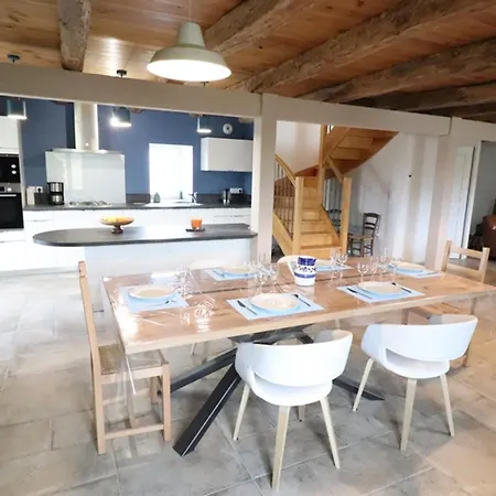 Maison De Caractere Pour 6 Pers Dans Le Cantal Avec Jardin, Cheminee, Animaux Admis - Fr-1-742-180 *