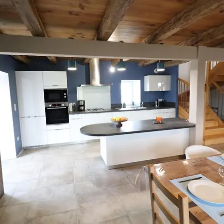 Maison De Caractere Pour 6 Pers Dans Le Cantal Avec Jardin, Cheminee, Animaux Admis - Fr-1-742-180 Le Monteil (Cantal)