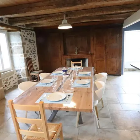 Nyaraló Maison De Caractere Pour 6 Pers Dans Le Cantal Avec Jardin, Cheminee, Animaux Admis - Fr-1-742-180 *