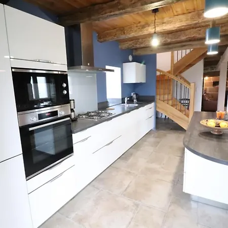 Maison De Caractere Pour 6 Pers Dans Le Cantal Avec Jardin, Cheminee, Animaux Admis - Fr-1-742-180 Nyaraló Le Monteil (Cantal)