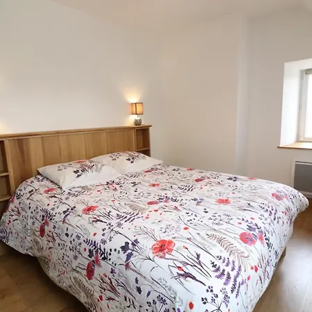 Maison De Caractere Pour 6 Pers Dans Le Cantal Avec Jardin, Cheminee, Animaux Admis - Fr-1-742-180 Le Monteil (Cantal)