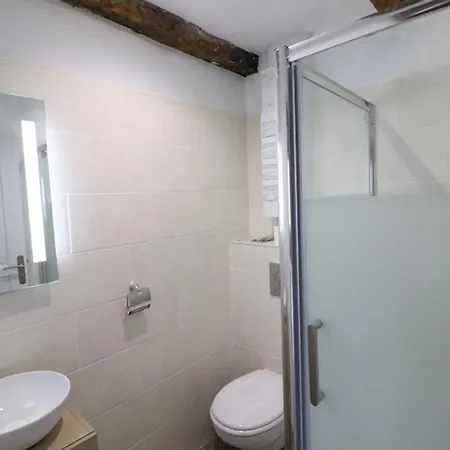 Maison De Caractere Pour 6 Pers Dans Le Cantal Avec Jardin, Cheminee, Animaux Admis - Fr-1-742-180 * Le Monteil (Cantal)